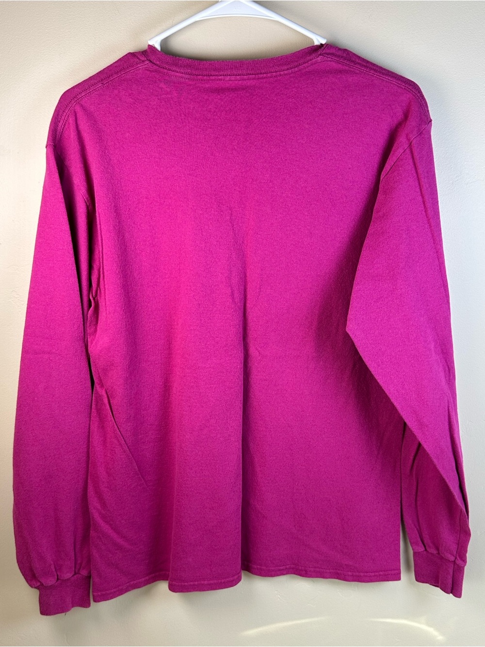Columbia Men’s Medium Long Sleeve Everyday Tee in Fuchsia with Cream Logo P2P 20 - Picture 4 of 4